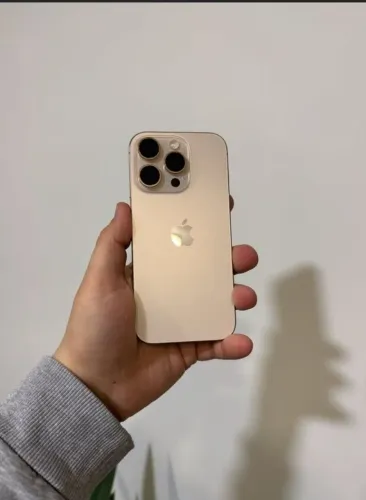 iPhone 16 Pro Desert 28GB 6 meses de garantia