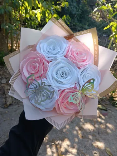Buquê de cetim 7 rosas personalizado