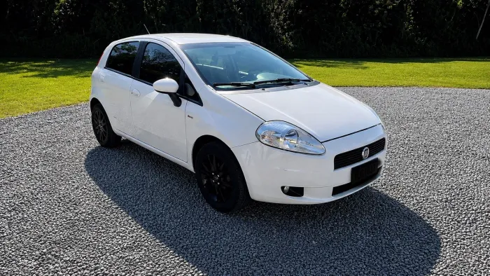 Fiat Punto Essence 1.6 Flex 16V 5P 2011