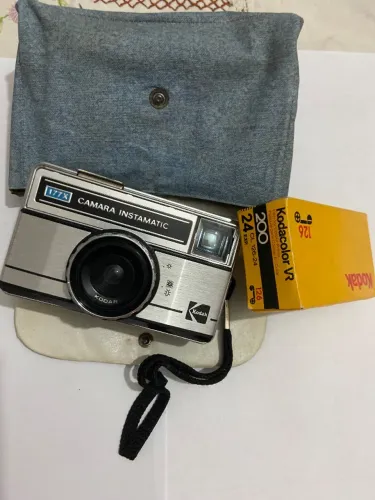 Máquina fotográfica Kodak com filme
