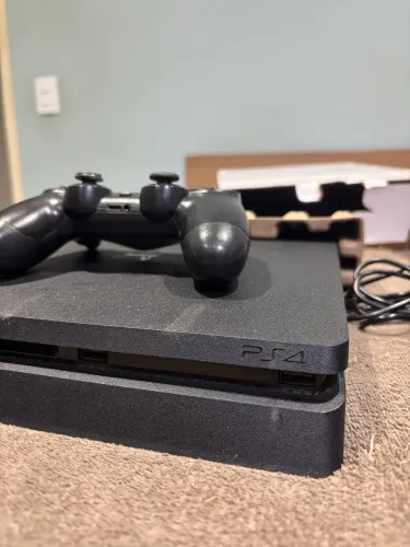 VENDO PS4 Slim (estado impecável)