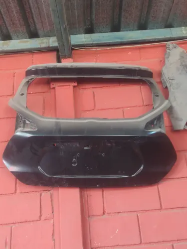 Tampa traseira Nissan kicks