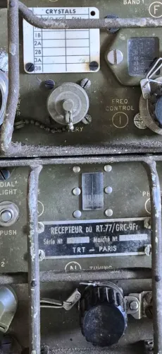 Rádio militar antigo GRC-9