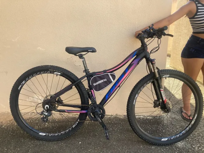 Bicicleta Aro 29 First MTB Freio Hidráulico GTA - Ótimo Estado
