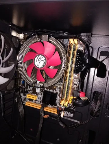 Vendo placa mãe Pc-H61M.2-TI, H61, processador I7 3770 Intel core, 8GB de ram mais cooler.
