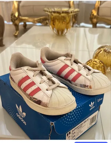 girlss_bazarr Tênis adidas Disney super star. TAM 25. 