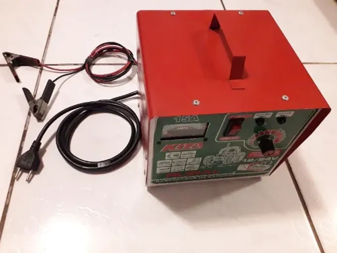 Carregador de Baterias 15 Amperes 12V / 24V - Kita