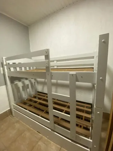 VENDO CAMA BELICHE, COM CAMA AUXILIAR.