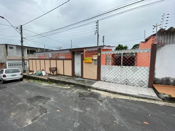 Casa no Conjunto Ajuricaba Planalto 3 Quartos Aceita Financiamento