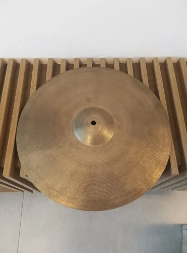 ## Prato de bateria Amedia Vintage Crash 16, turco, handmade, liga B20, raridade, ótimo!!