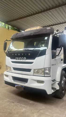Caminhão Varredor (Iveco 130 v18)