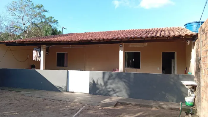 Vendo casa com área total 18x10 próximo a Subestação de energia do Cohatrac.