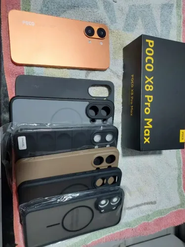 Poço x8 pro max na cor laranja completo e com garantia. Acompanha 6 capinhas .