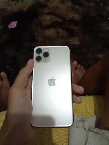 iPhone 11 seminovo sem nenhum arranhão vendo ou troco