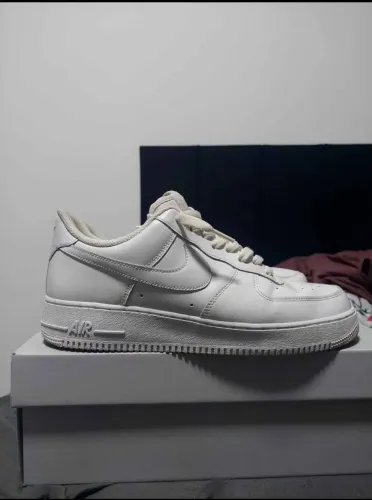 Air force 1, número 42 ótimo estado, branquinho, nota fiscal e original.