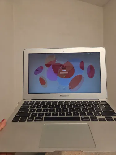 MACBOOK AIR