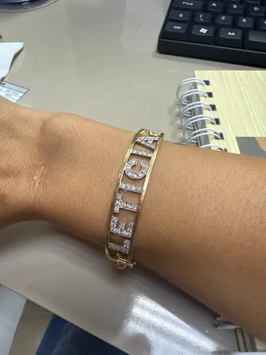 Bracelete de ouro 18k com brilhantes escrito nome Leticia
