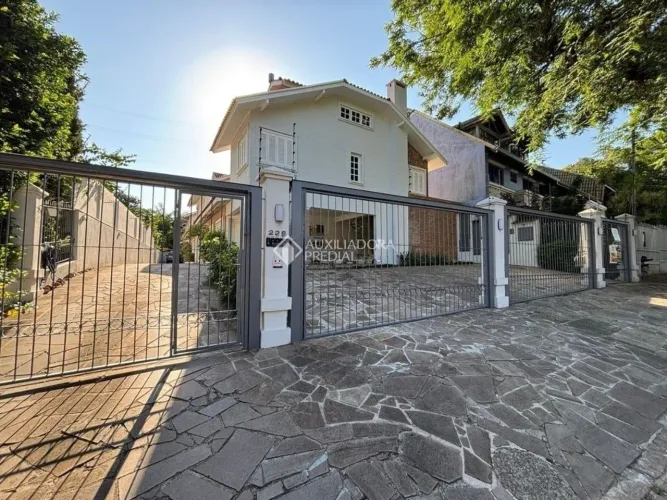 Vendo/Troco/Alugo linda casa em pequeno condomínio fechado na Zona Sul!