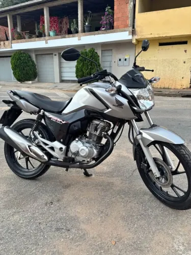 VENDO FAN 160 2023 UNICO DONO BEM POUCA RODADA