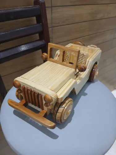 Carrinho de artesanato feito de madeira