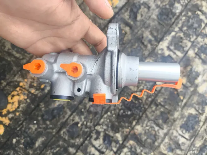 Vendo bomba de freio uno vivace