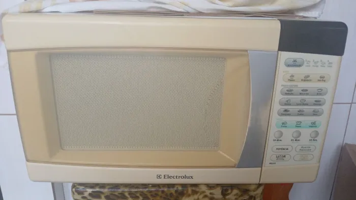 MICROONDAS ELECTROLUX 21 LITROS