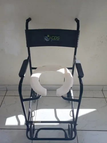 Cadeira de banho seminova