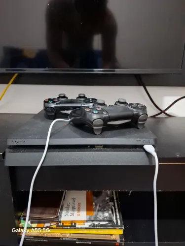 PLAYSTATION 4