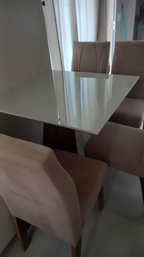 Conjunto de mesa de jantar e 4 cadeiras