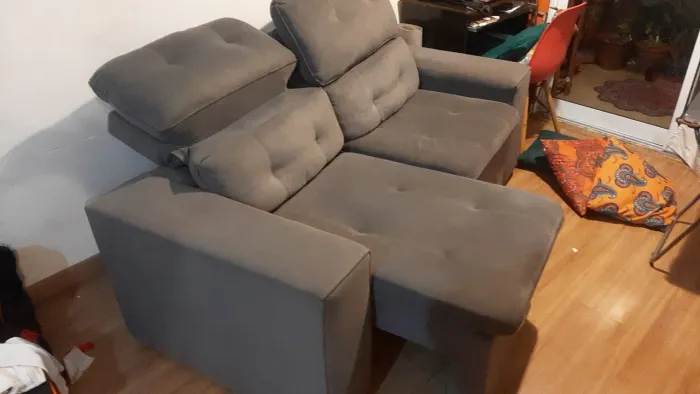 Sofá articulado dois lugares super confortável e em ótimo estado.