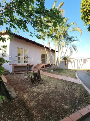 CASA NO JARDIM BALNEARIO SOZINHA NO LOTE GOIANIA