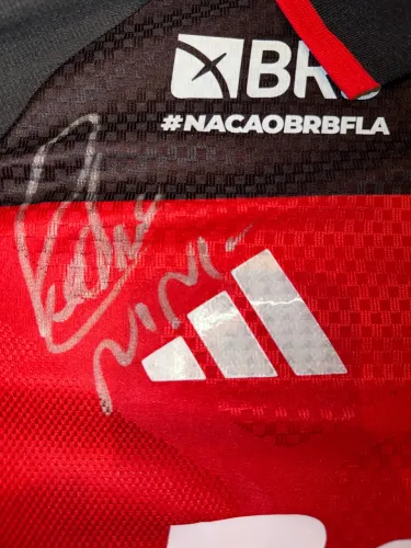 camisa flamengo 1 26/27 jogador autografada por todo o elenco