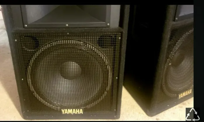 Par de caixas Yamaha passivas 15 polegadas Made in USA