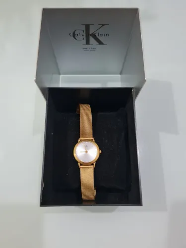 Relogio Calvin Klein dourado minimalista