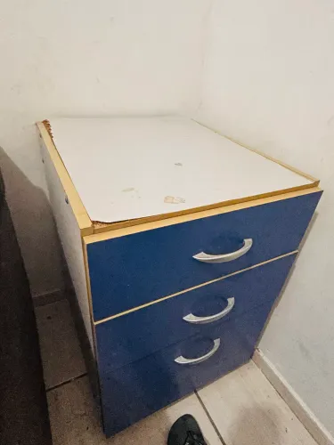 Vendo um gaveteiro e uma cômoda