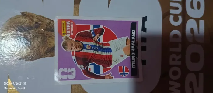 Carta Extra Sticker Erling Haaland Roxa - Copa do Mundo FIFA 2026 Panini