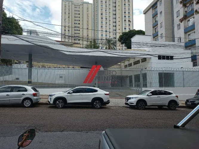 Excelente Ponto Comercial de esquina, com 200 m2 de loja e terreno de 640 m2, com estacion