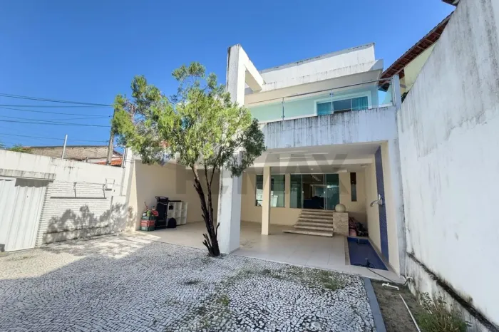 Casa no Cambeba com 4 Suítes, Piscina e Energia Solar | Rua Privativa