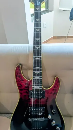 Schecter Omen Extreme, nova, nem toquei direito  comprei no Natal! 