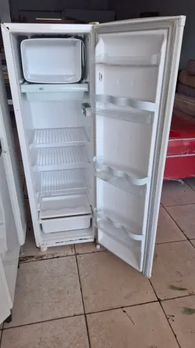 Geladeira palito ( apenas com essas marcas de uso, fora isso tá funcionando tudo )