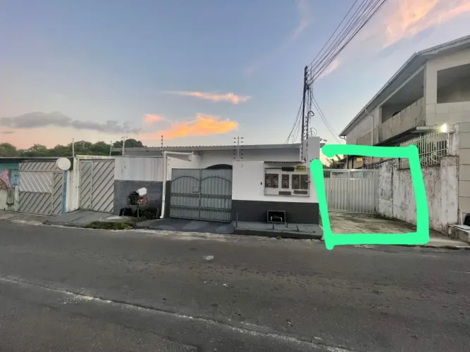 Alugo Apto no Japiim Rua Pública/ 2 quartos 