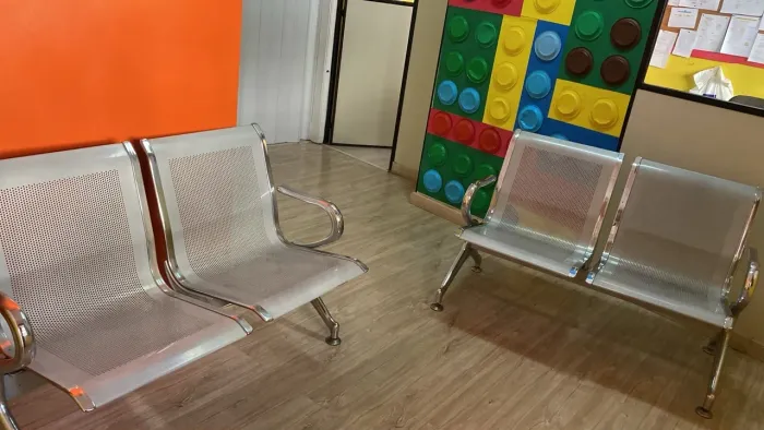 2 Cadeiras recepção em alumínio