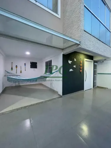Casa de 3 Quartos com 3 Suítes, Quintal com vaga e piscina na Praia do Morro, em Guarapari
