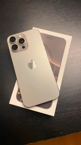 iPhone 16 Pro Max Titanium 256GB em Excelente Estado