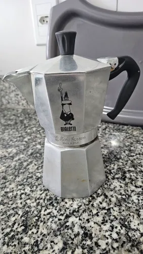 Cafeteira Italiana Bialetti 6 xícaras