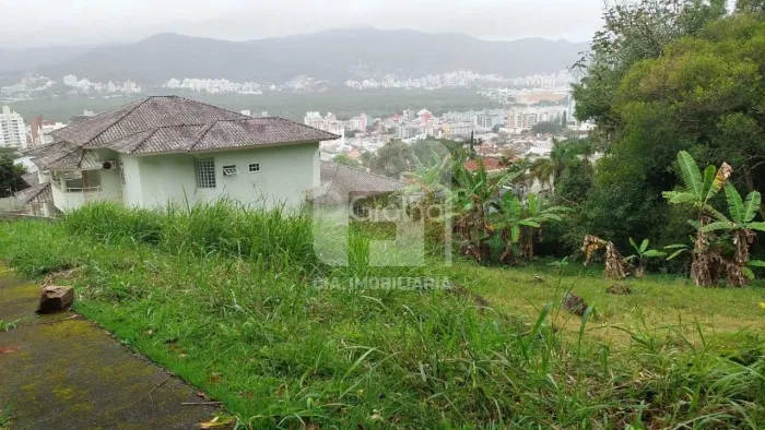 Terreno em condomínio à venda na Trindade