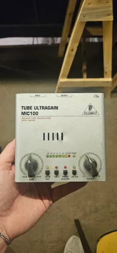 Pré Amplificador Valvulado Behringer Tube Ultragain MIC100