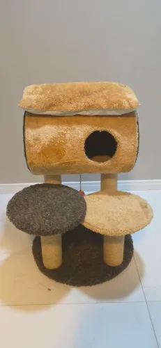 Arranhador torre com toca para gatos