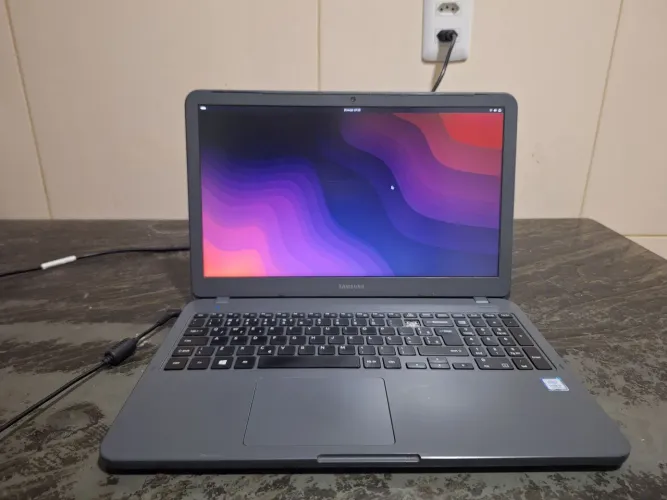 Notebook samsung. Processador intel core i3 7020U, 4gb memória RAM, 1TB de hd.