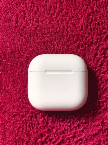 AirPods 4 com  cancelamento de ruido